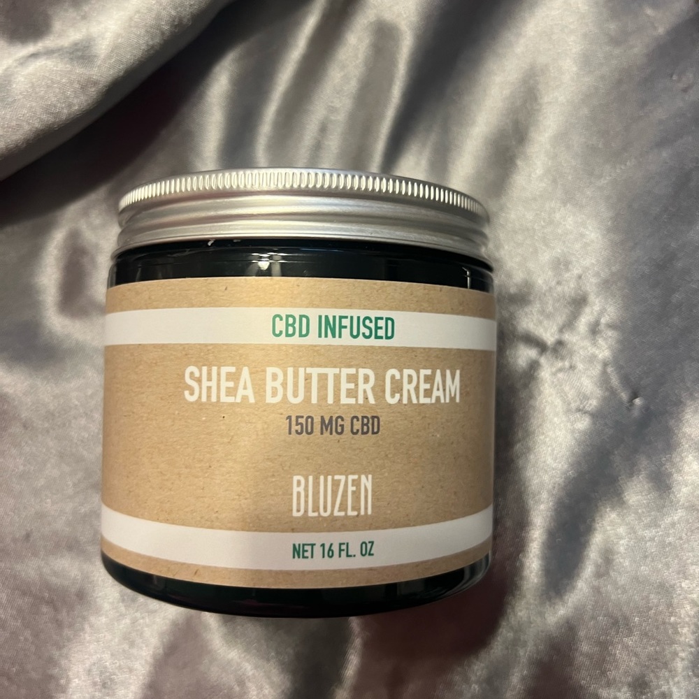 Bluzen shea butter cream. Natural. 16 fl Oz tub.